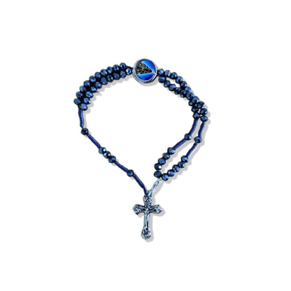 TERÇO PULSEIRA CRISTAL GRAFITE COM MEDALHA RESINADA NOSSA SENHORA APARECIDA (3 UNIDADES)