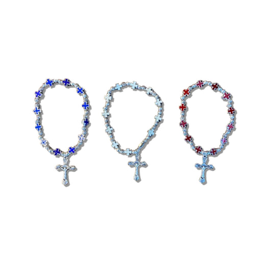 PULSEIRA METAL PRATEADO COM MEDALHAS DECORADAS CRUZ CORES SORTIDAS (06 UNIDADES)