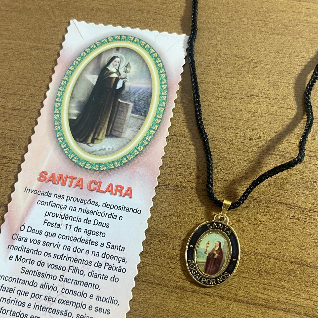 CORDÃO COM MEDALHA RESINADA SANTA CLARA (1 UNIDADES)
