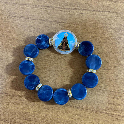 PULSEIRA ACRÍLICA COM MEDALHA RESINADA NOSSA SENHORA APARECIDA  (03 UNIDADES)