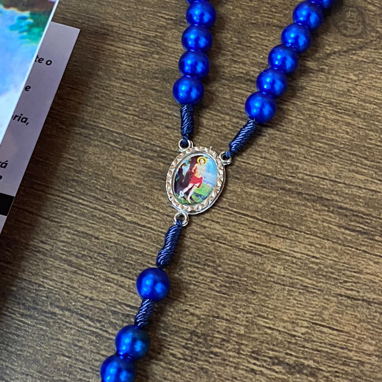 TERÇO PÉROLA AZUL SÃO SEBASTIÃO 8MM (1 UNIDADE)