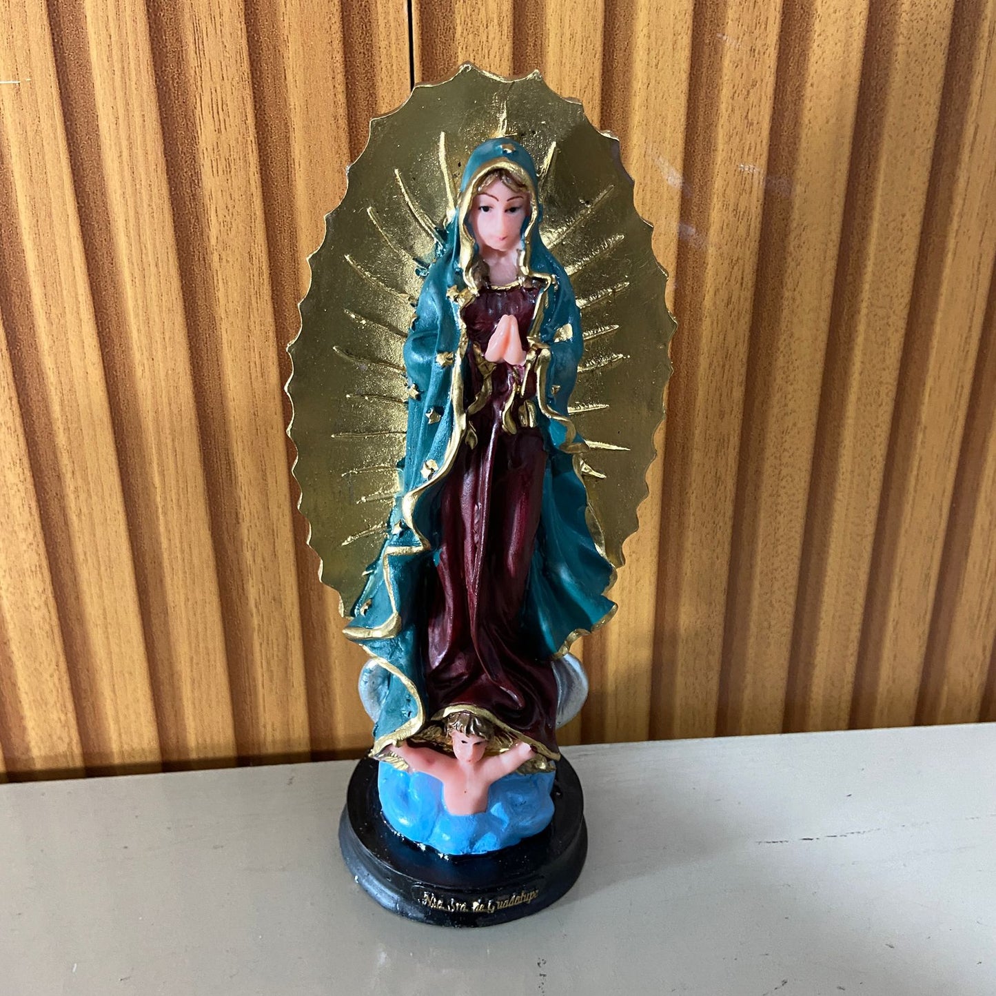 IMAGEM DE RESINA NACIONAL NOSSA SENHORA DE GUADALUPE MOD2 21CM (1 UNIDADE)