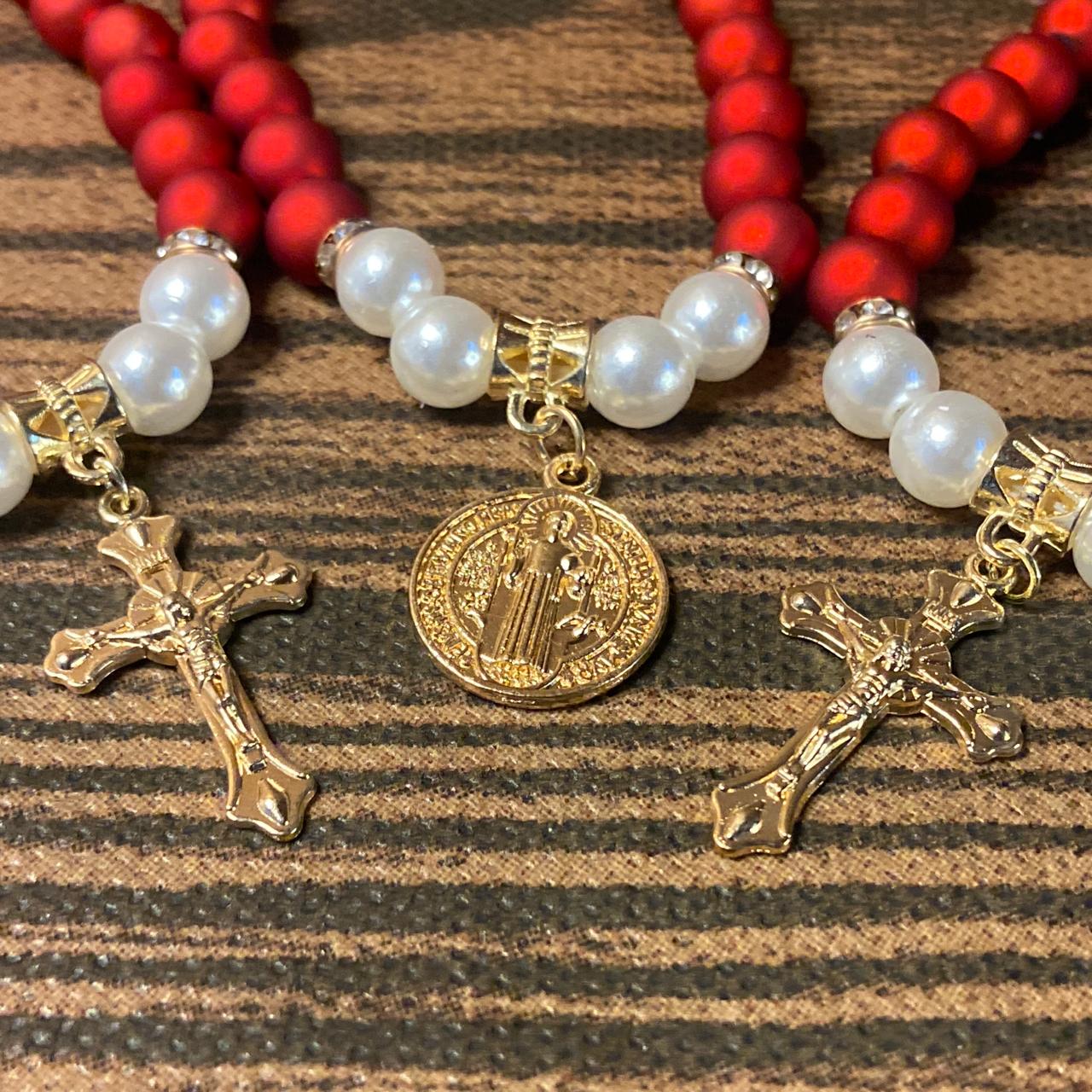 PULSEIRA PÉROLA VERMELHA COM PINGENTE MODELOS SORTIDOS  (03 UNIDADE)