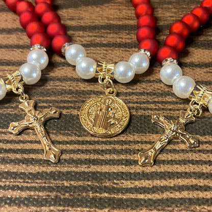 PULSEIRA PÉROLA VERMELHA COM PINGENTE MODELOS SORTIDOS  (03 UNIDADE)