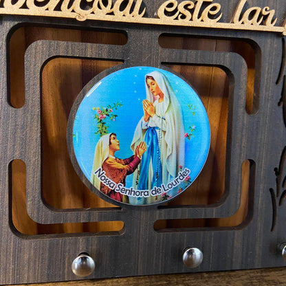 PORTA CHAVE VAZADO RESINADO NOSSA SENHORA DE LOURDES 14CM (1 UNIDADE)