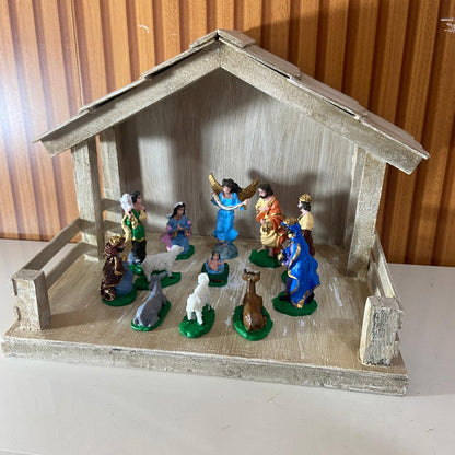 CASINHA COM PRESÉPIO DE RESINA NACIONAL 12 PEÇAS 07CM (CONJUNTO)