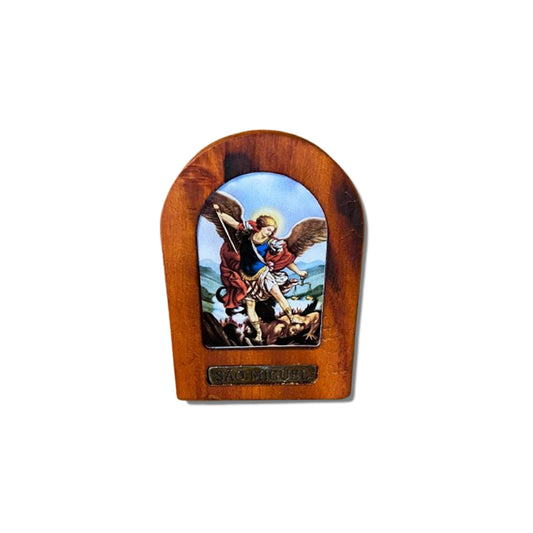 ADORNO DE MESA MADEIRA RESINADA SÃO MIGUEL ARCANJO 11CM (1 UNIDADE)