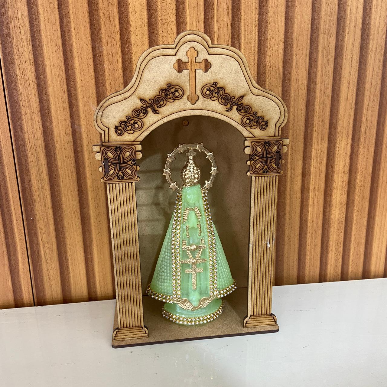 ORATÓRIO DE PAREDE E MESA MDF + IMAGEM DE PLÁSTICO NOSSA SENHORA APARECIDA FLUORESCENTE COM STRASS 15CM (1 UNIDADE)