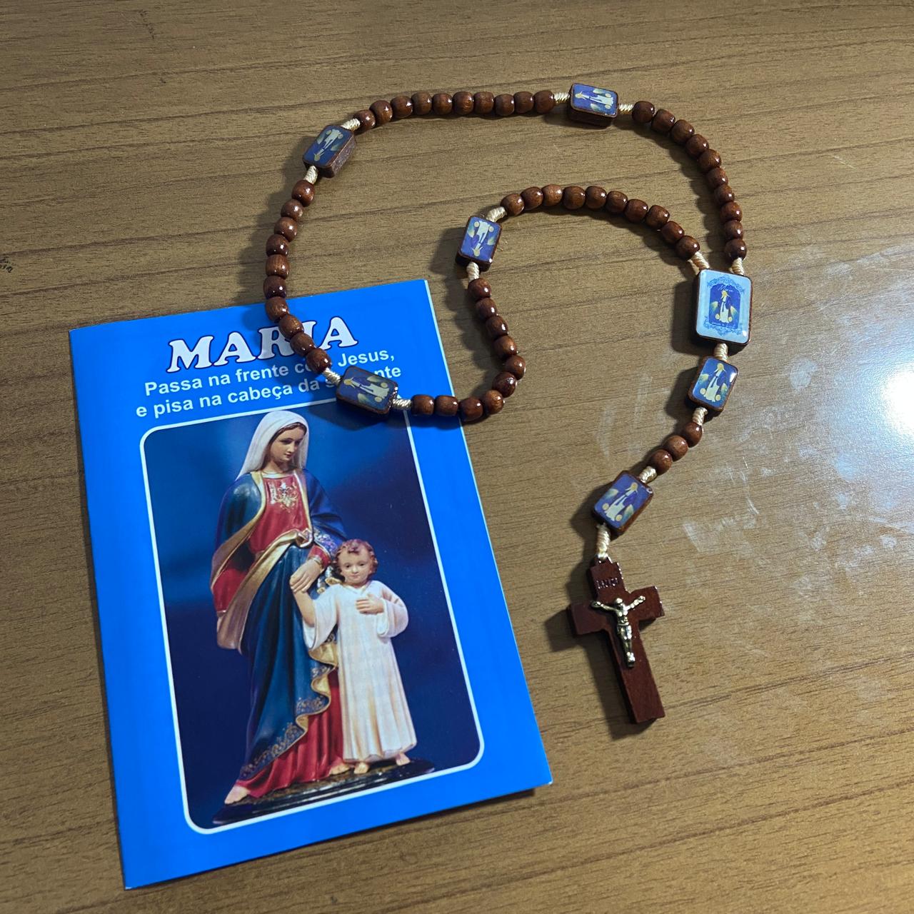 TERÇO DE MADEIRA MARIA PASSA A FRENTE 7 MEDALHAS (1 UNIDADE)