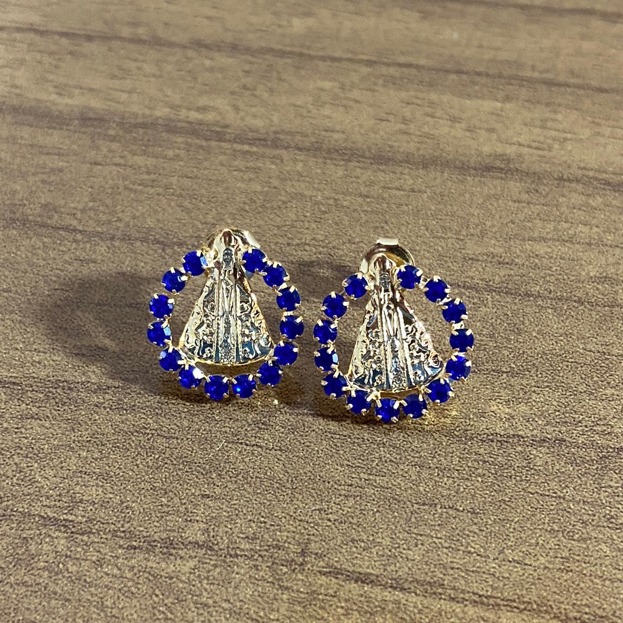 PAR BRINCOS DOURADOS NOSSA SENHORA APARECIDA COM STRASS AZUL (1 UNIDADE)