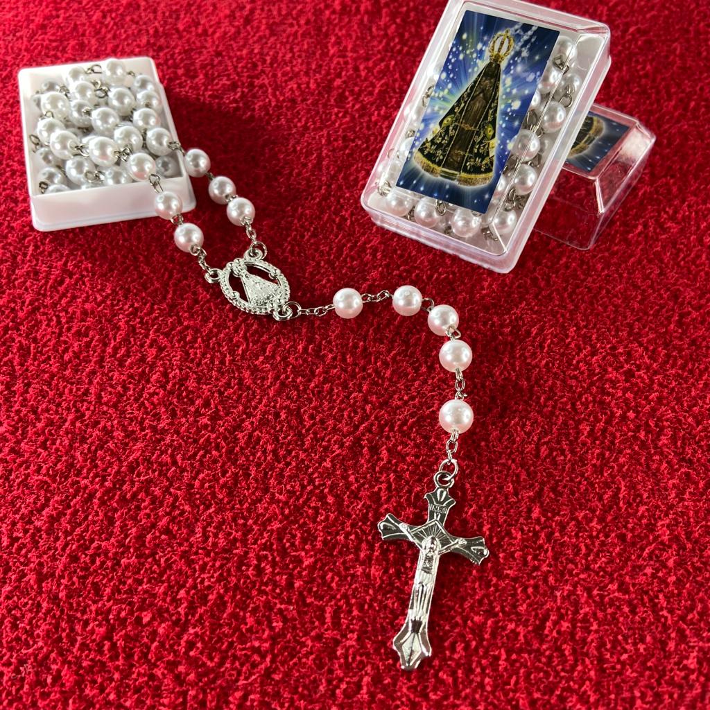TERÇO PÉROLA NA CAIXINHA NOSSA SENHORA APARECIDA 6MM (6 UNIDADES)