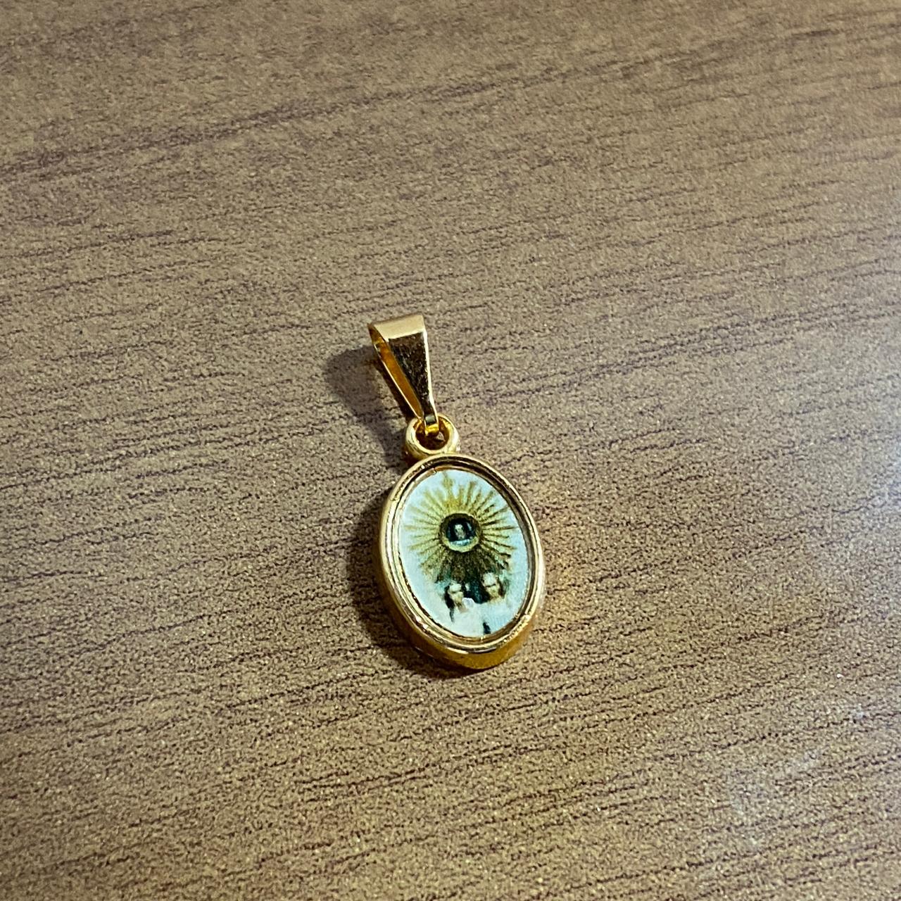 PINGENTE DOURADO RESINADO NOSSA SENHORA DA SANTA CABEÇA  (5 UNIDADES)