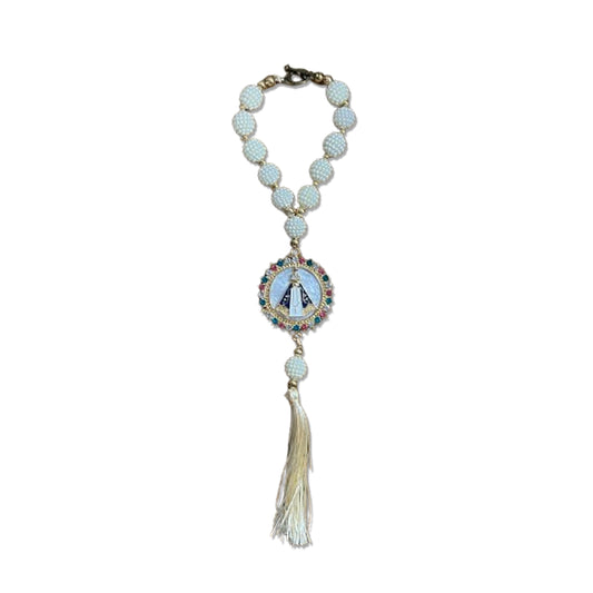 DEZENA PARA CARRO DOURADA NOSSA SENHORA APARECIDA MADREPÉROLA COM STRASS COLORIDO AMORA BRANCA 12MM (3 UNIDADES)