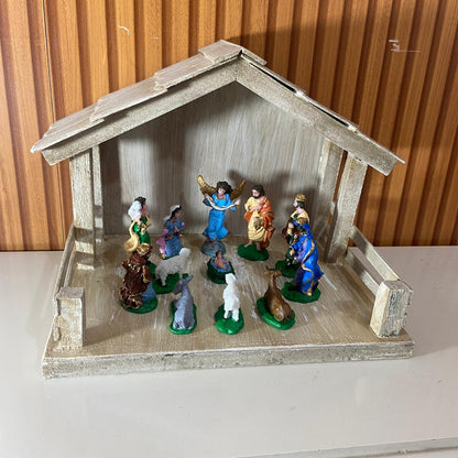 CASINHA COM PRESÉPIO DE RESINA NACIONAL 12 PEÇAS 07CM (CONJUNTO)