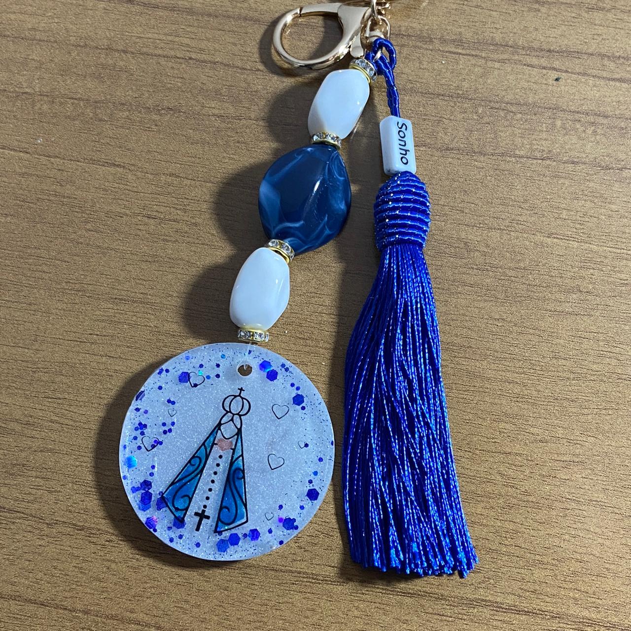 CHAVEIRO DE PEDRARIAS NOSSA SENHORA APARECIDA EM RESINA (1 UNIDADE)