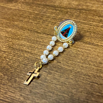BOTOM RESINADO NOSSA SENHORA APARECIDA COM TERÇO  ( 12 UNIDADES )