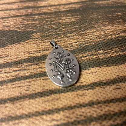 MEDALHA MILAGROSA NÍQUEL NOSSA SENHORA DAS GRAÇAS COM FOLHETO MOD 2 (12 UNIDADES)
