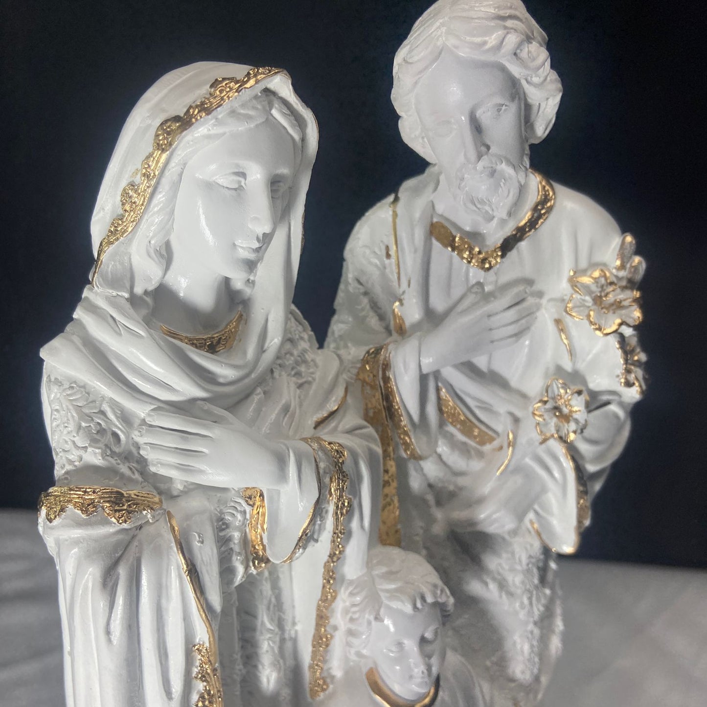 IMAGEM DE GESSO SAGRADA FAMÍLIA BRANCA E DOURADA 31CM (1 UNIDADE)