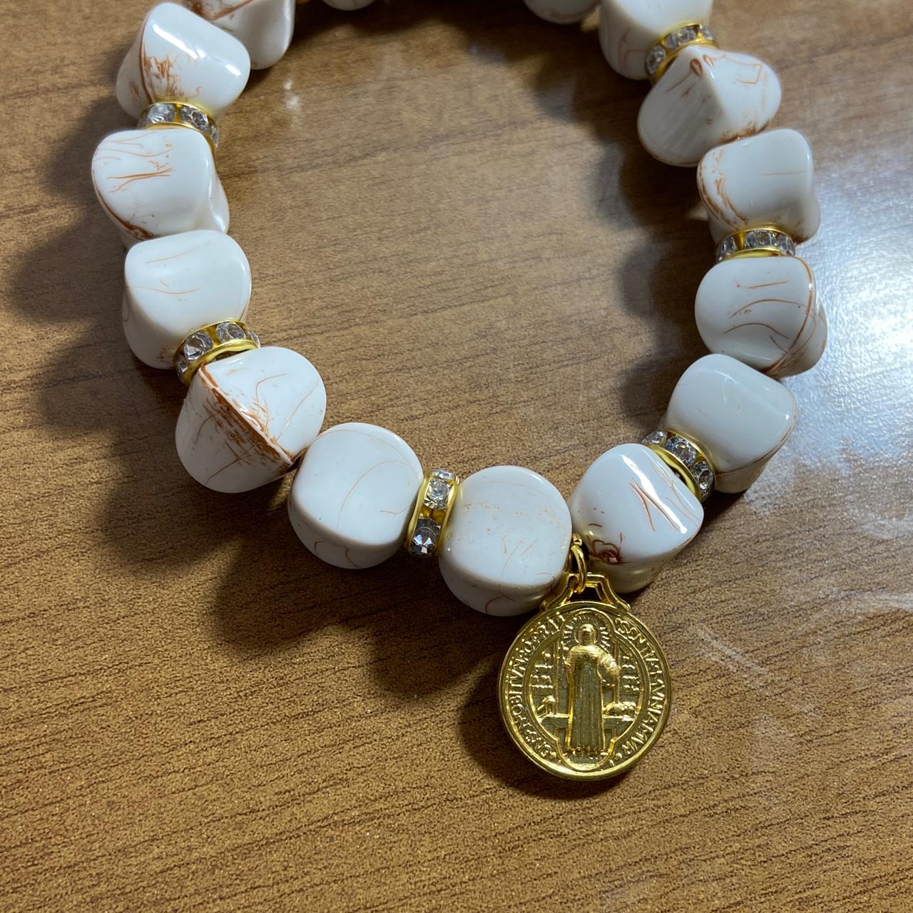 PULSEIRA PÉROLA MEDALHA DE SÃO BENTO 10MM MOD-4 (03 UNIDADES)