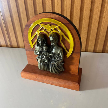 ADORNO DE MESA MADEIRA SAGRADA FAMÍLIA METAL OURO VELHO 13CM (1 UNIDADE)