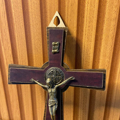 CRUCIFIXO MDF DE PAREDE MEDALHA SÃO BENTO 20CM (1 UNIDADE)
