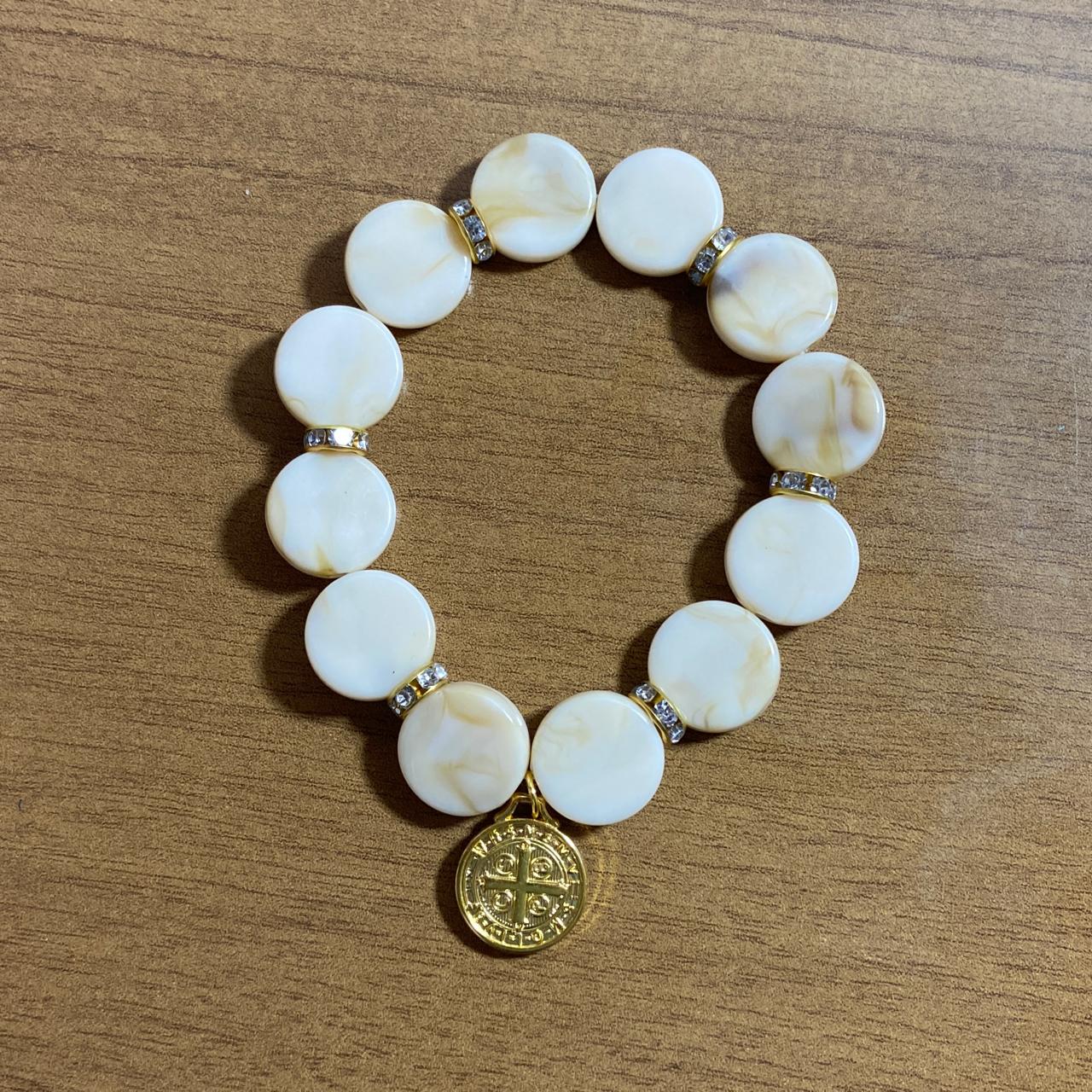 PULSEIRA PÉROLA MEDALHA DE SÃO BENTO 10MM MOD-5 (03 UNIDADES)