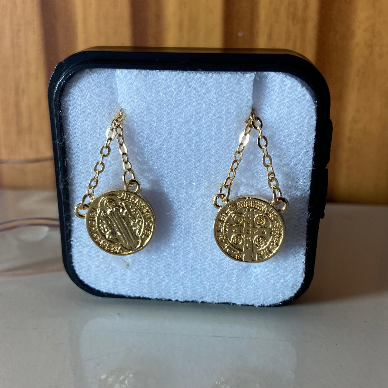 ESCAPULÁRIO DOURADO MEDALHA SÃO BENTO MOD5 (6 UNIDADES)