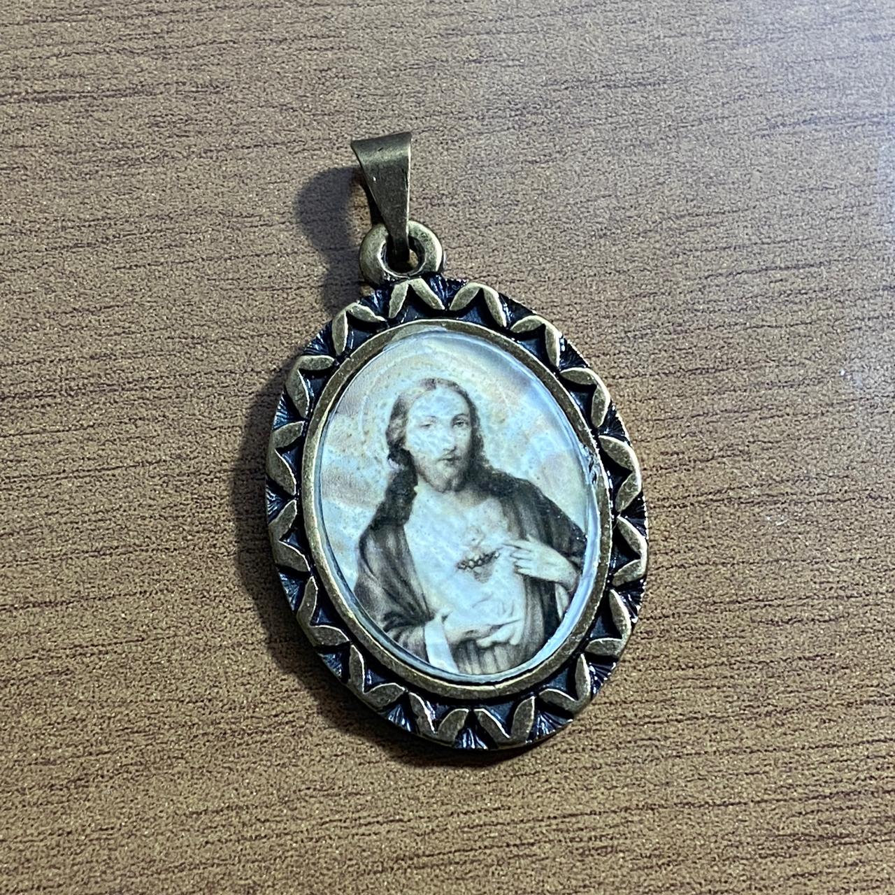 PINGENTE OURO VELHO RESINADO SAGRADO CORAÇÃO DE JESUS  (6 UNIDADES)