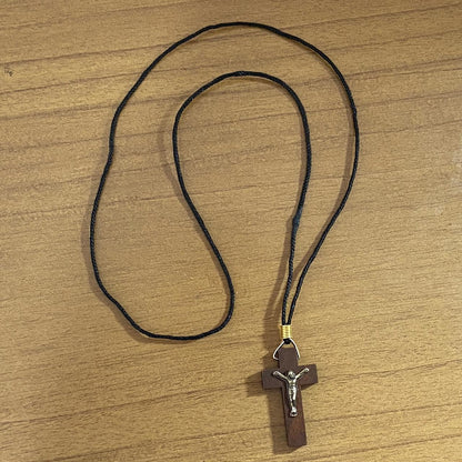 CORDÃO COM CRUCIFIXO DE MADEIRA MOD2 (12 UNIDADES)