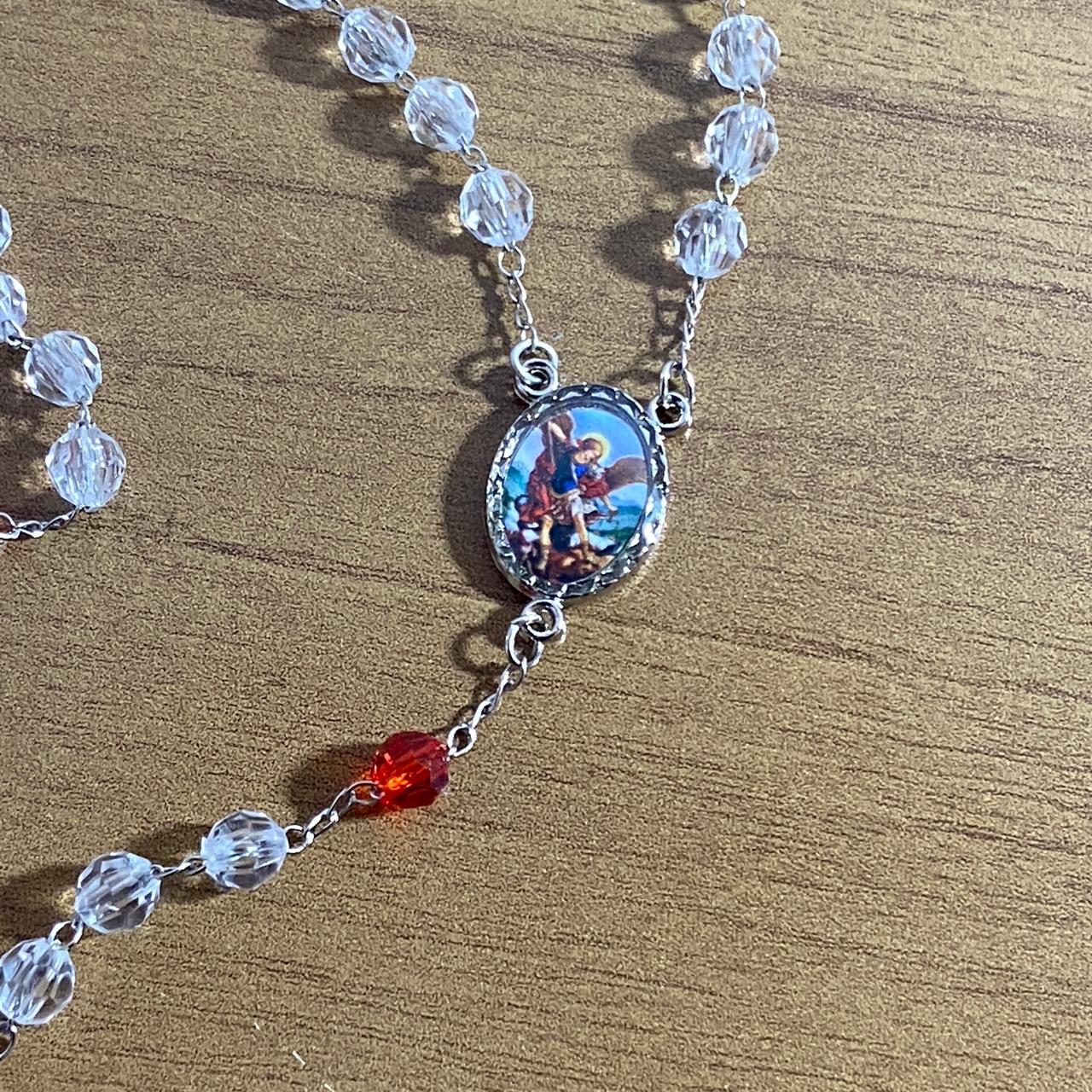 TERÇO SEMICRISTAL NA CAIXINHA SÃO MIGUEL ARCANJO 6MM (6 UNIDADES)