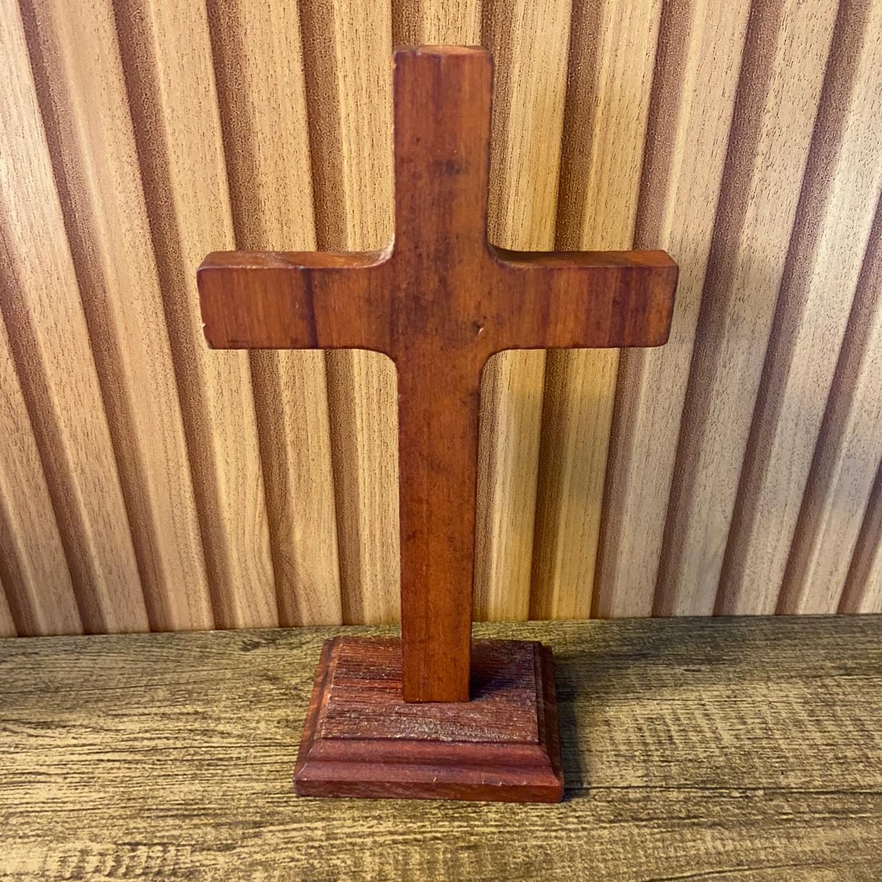 CRUCIFIXO MADEIRA DE MESA RISCADO 20,5CM (1 UNIDADE)