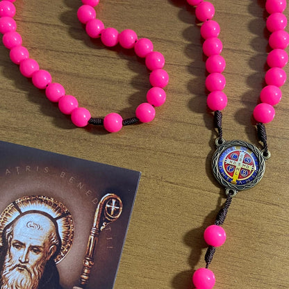 TERÇO PÉROLA ROSA CAMPISTA MEDALHA SÃO BENTO 10MM (1 UNIDADE)