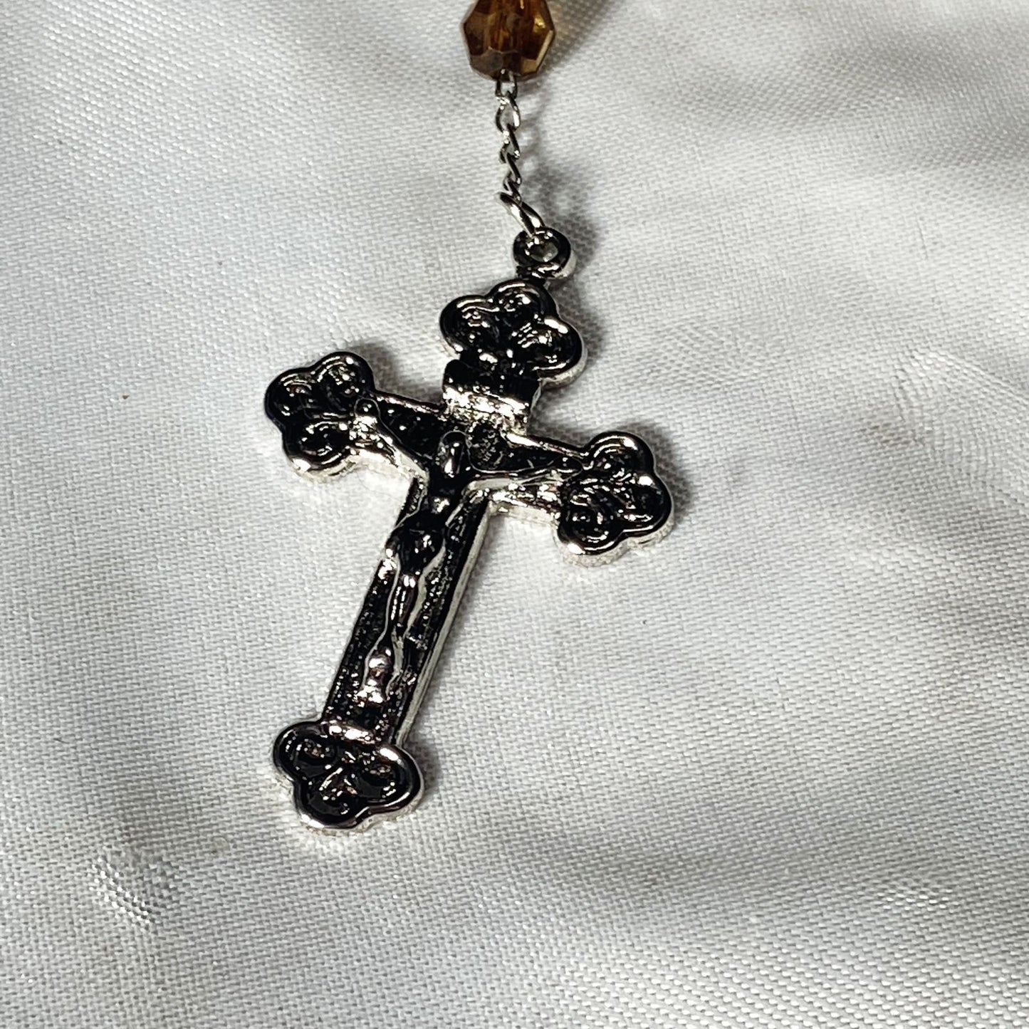 TERÇO SEMICRISTAL NA CAIXINHA SÃO TARCÍSIO 6MM (6 UNIDADES)