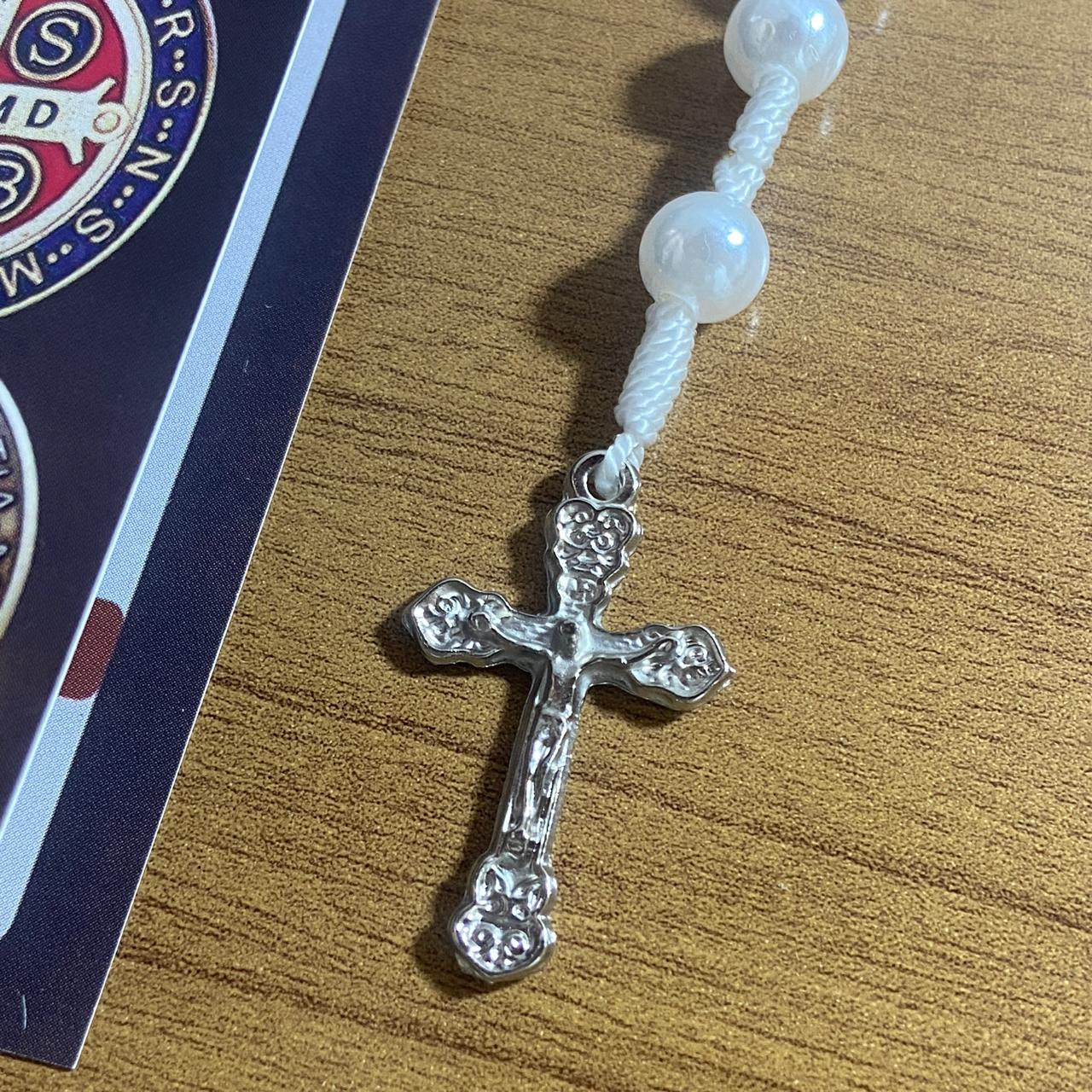 TERÇO PÉROLA MEDALHA SÃO BENTO 8MM (1 UNIDADE)