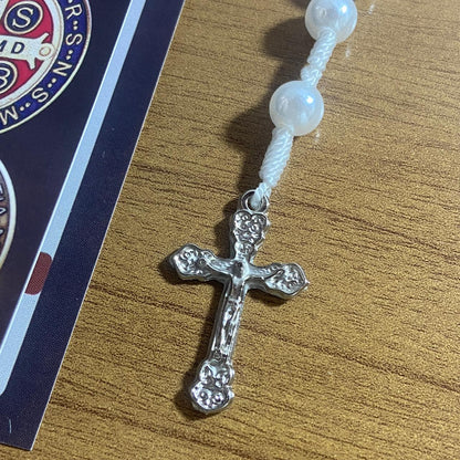 TERÇO PÉROLA MEDALHA SÃO BENTO 8MM (1 UNIDADE)