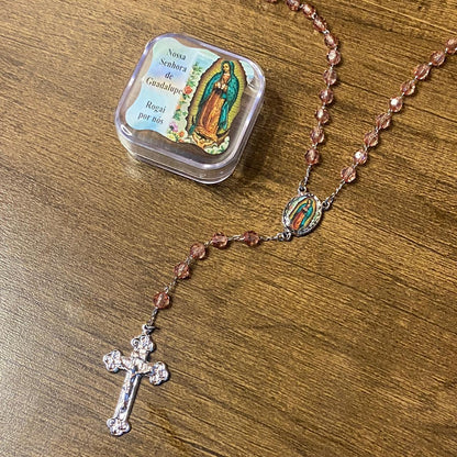 TERÇO SEMICRISTAL NA CAIXINHA NOSSA SENHORA DE GUADALUPE 6MM (6 UNIDADES)