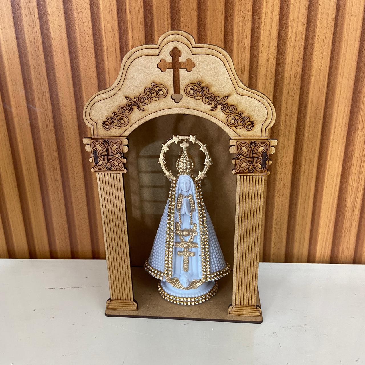 ORATÓRIO DE PAREDE E MESA MDF + IMAGEM DE PLÁSTICO NOSSA SENHORA APARECIDA BRANCA COM STRASS 15CM (1 UNIDADE)