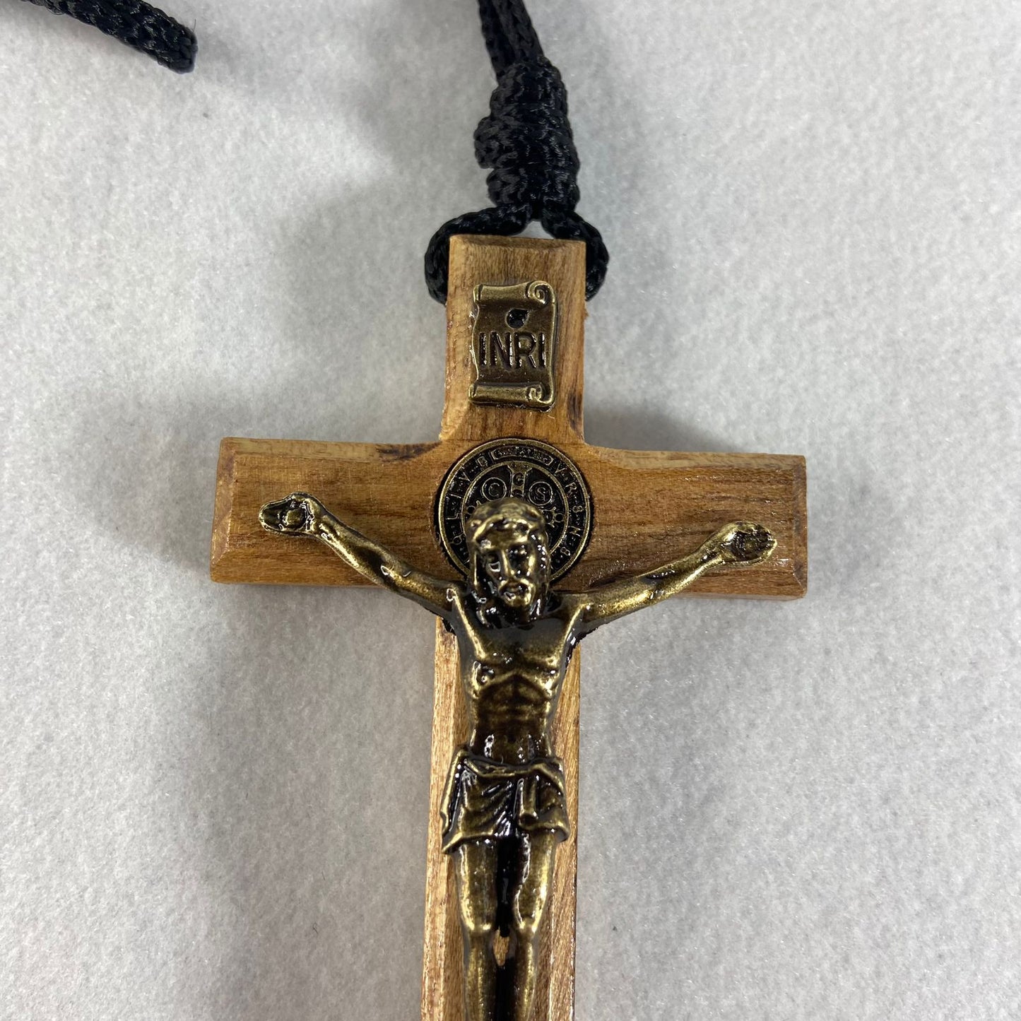 CORDÃO REGULÁVEL COM CRUCIFIXO DE MADEIRA (1 UNIDADE)