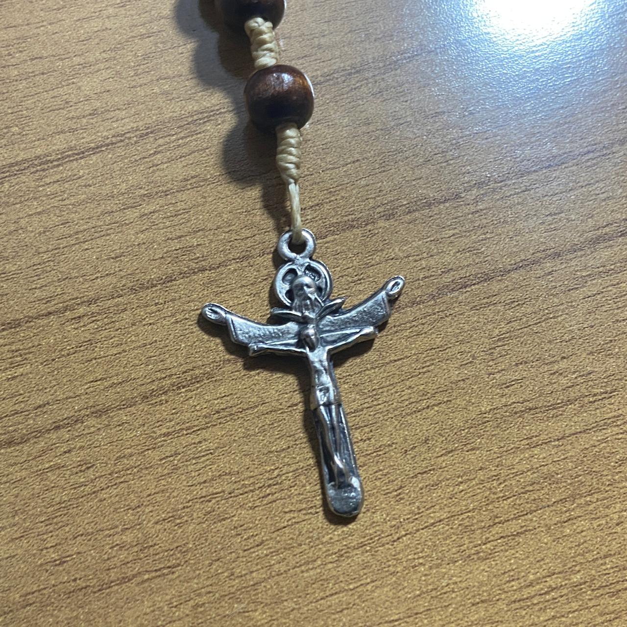 TERÇO DE MADEIRA MÃE DIVINA PROVIDÊNCIA 8MM (1 UNIDADE)