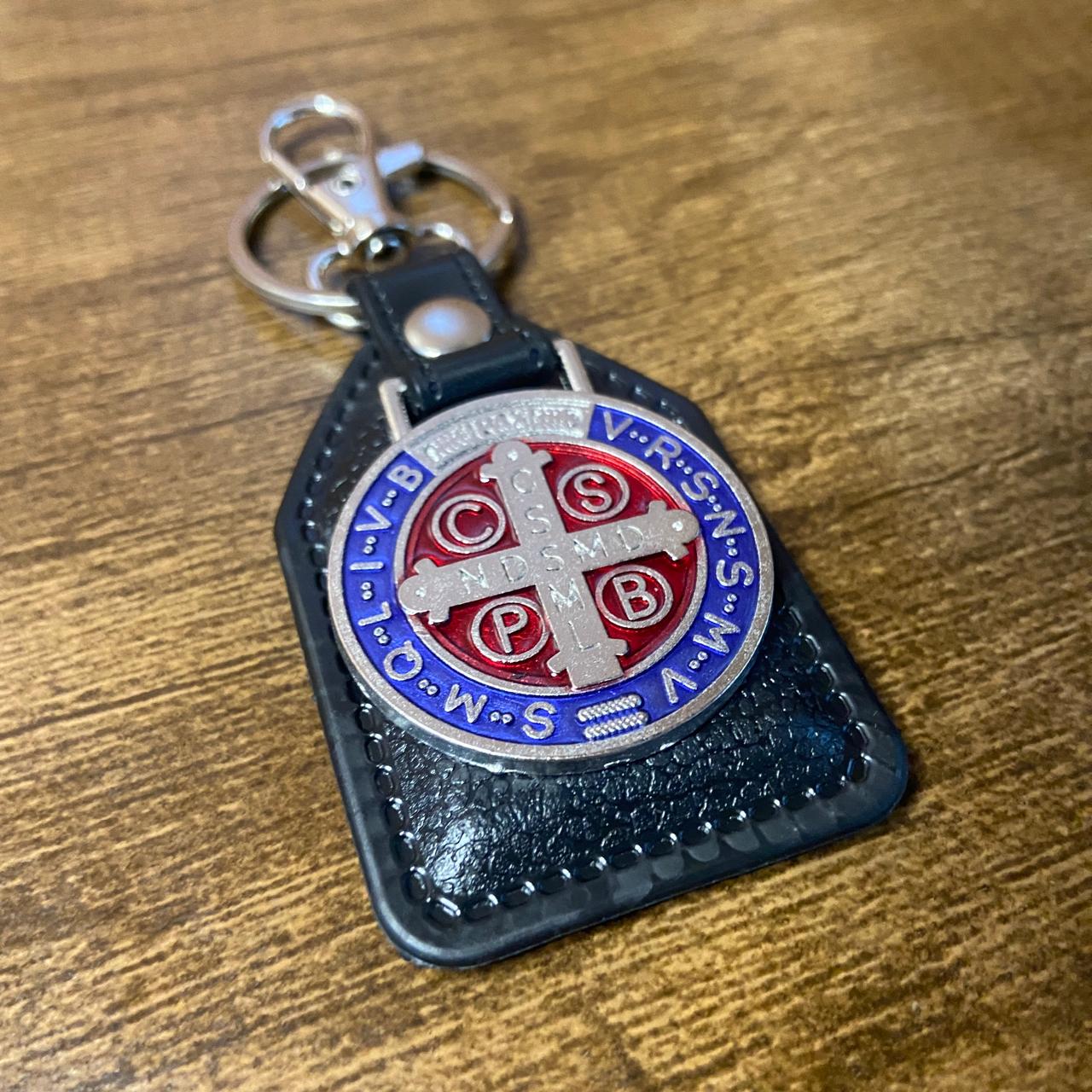 CHAVEIRO COURO COM MOSQUETE MEDALHA SÃO BENTO ( 6 UNIDADES)