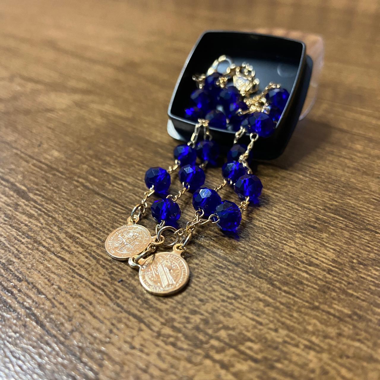 PULSEIRA ESCAPULÁRIO CRISTAL AZUL ESCURO MEDALHA SÃO BENTO  (3 UNIDADES)
