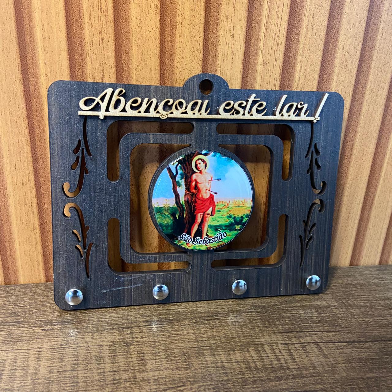 PORTA CHAVE VAZADO RESINADO SÃO SEBASTIÃO 14CM (1 UNIDADE)