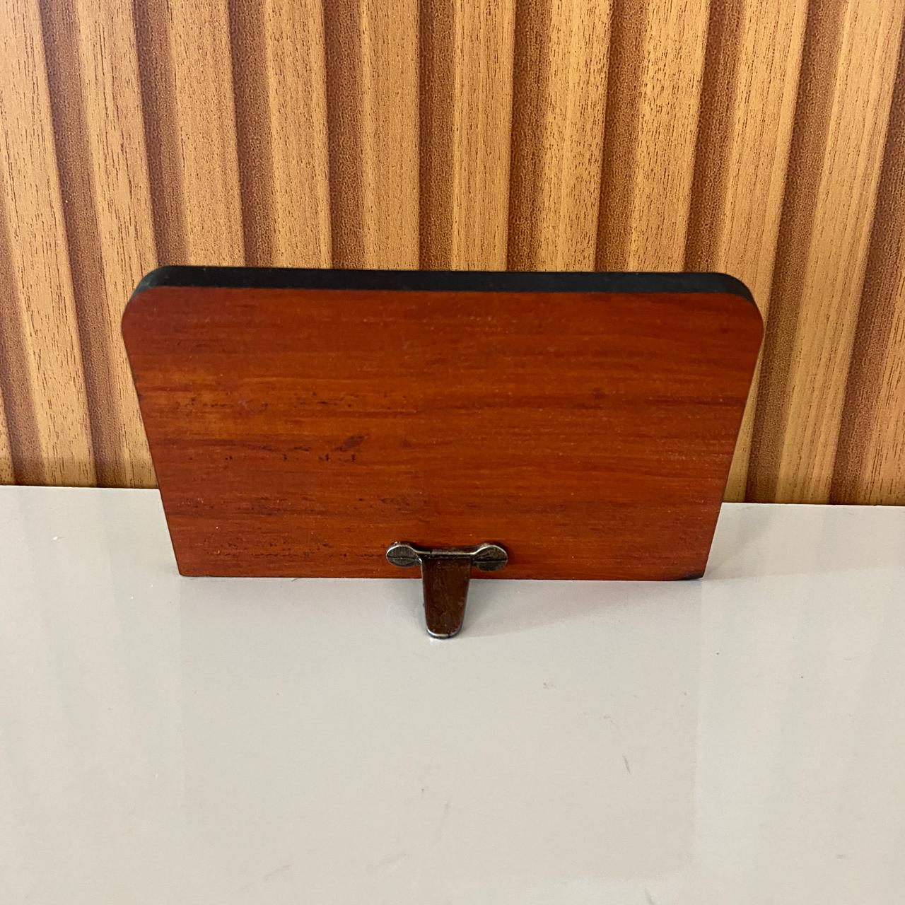 ADORNO DE MESA MADEIRA COM ORAÇÃO MEDALHA SÃO BENTO METAL OURO VELHO 7,7CM (1 UNIDADE)