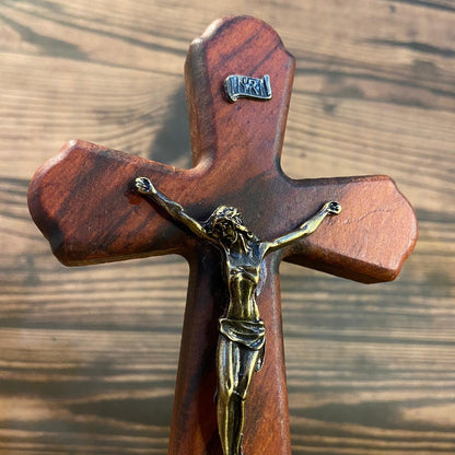 CRUCIFIXO DE PAREDE PORTA ÁGUA BENTA 21,5CM (1 UNIDADE)