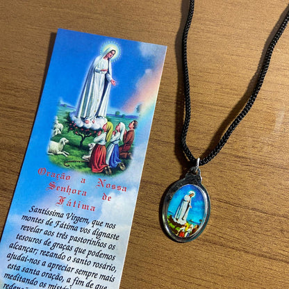 CORDÃO COM MEDALHA RESINADA NOSSA SENHORA DA FÁTIMA (1 UNIDADES)
