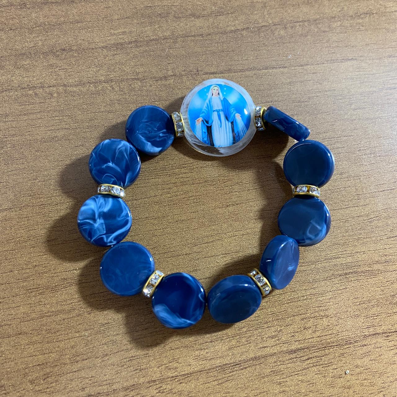 PULSEIRA ACRÍLICA COM MEDALHA RESINADA NOSSA SENHORA DAS GRAÇAS  (03 UNIDADES)