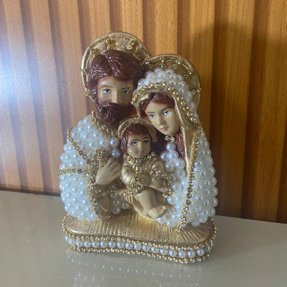 BUSTO DE GESSO SAGRADA FAMÍLIA BRANCO E DOURADO COM PÉROLA E STRASS 13CM MOD 1 (1 UNIDADE)