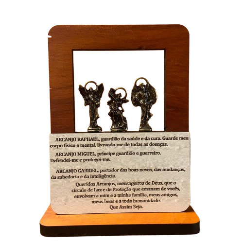 ADORNO DE MESA MADEIRA TRÊS ARCANJOS DE METAL COM ORAÇÃO 17CM (1 UNIDADE)