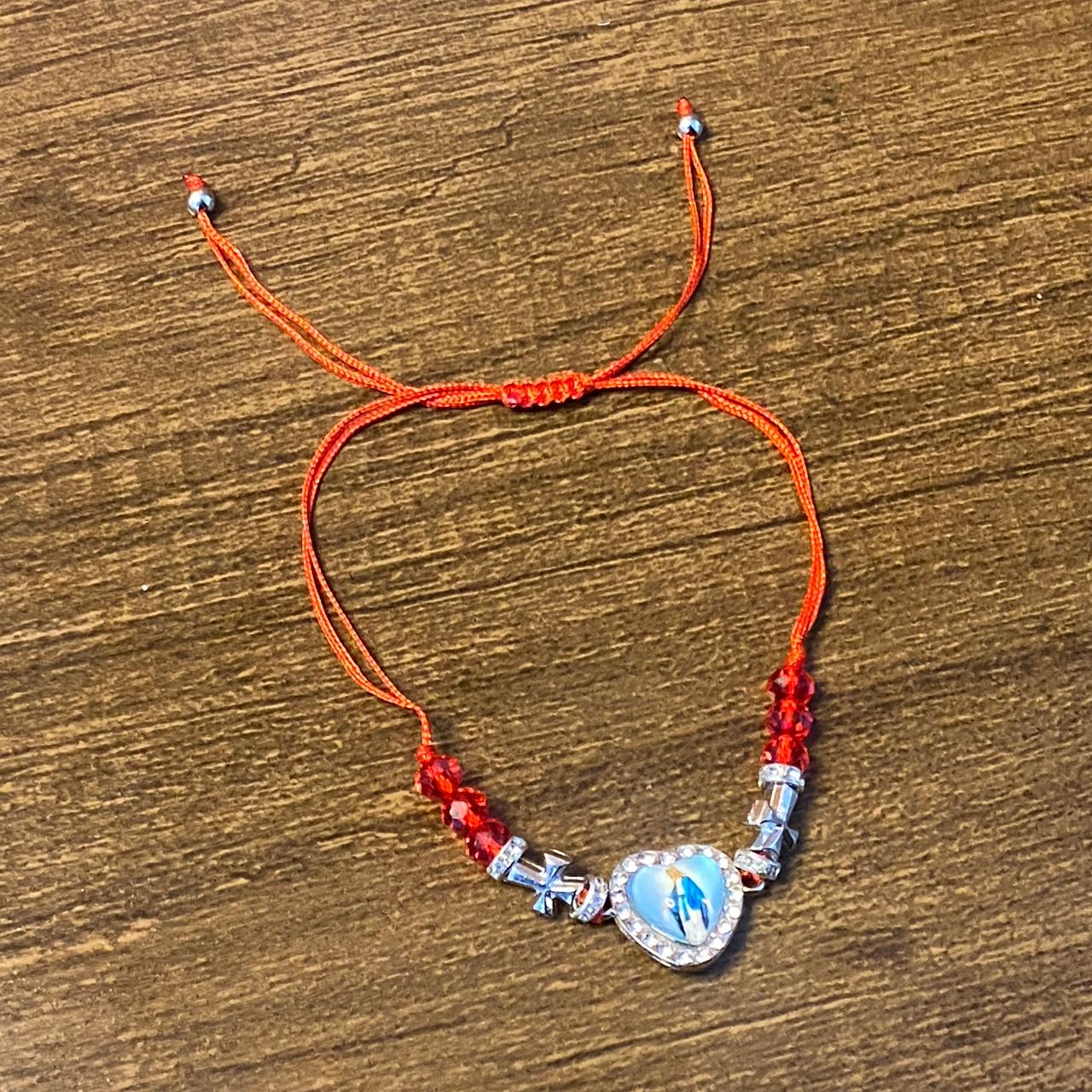 PULSEIRA REGULÁVEL CRISTAL VERMELHO COM MEDALHA RESINADA NOSSA SENHORA DAS GRAÇAS  ( 01 UNIDADE)