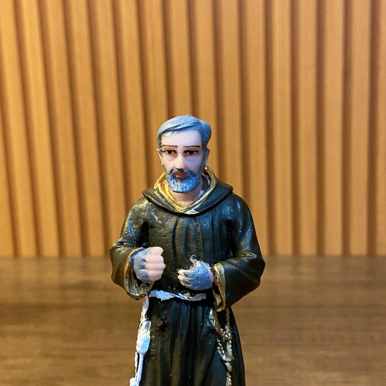 IMAGEM DE RESINA NACIONAL SANTO PADRE PIO 15CM (1 UNIDADE)